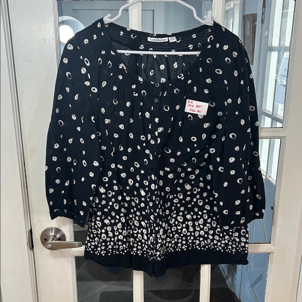 R10. Croft & Barrow Black Top with White Skull Patterns